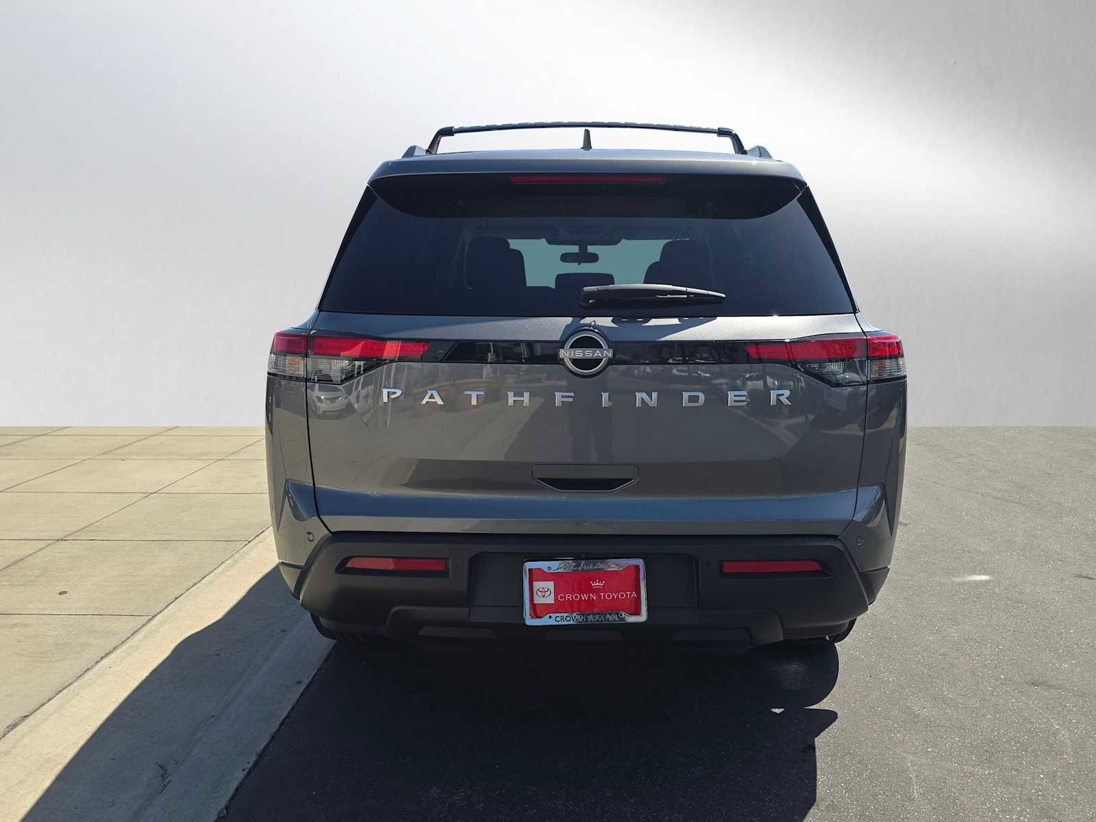 Used 2025 Nissan Pathfinder SV w/ Cargo Package FWD image 4