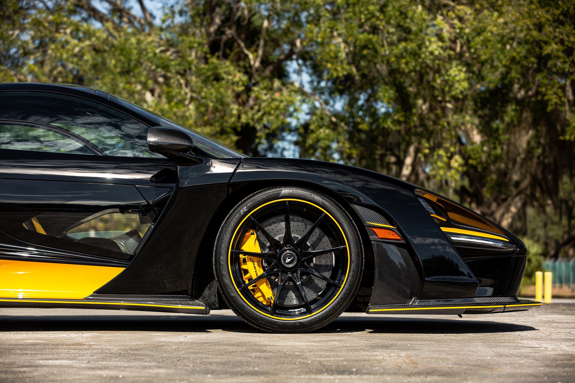 Used 2019 McLaren Senna image 32
