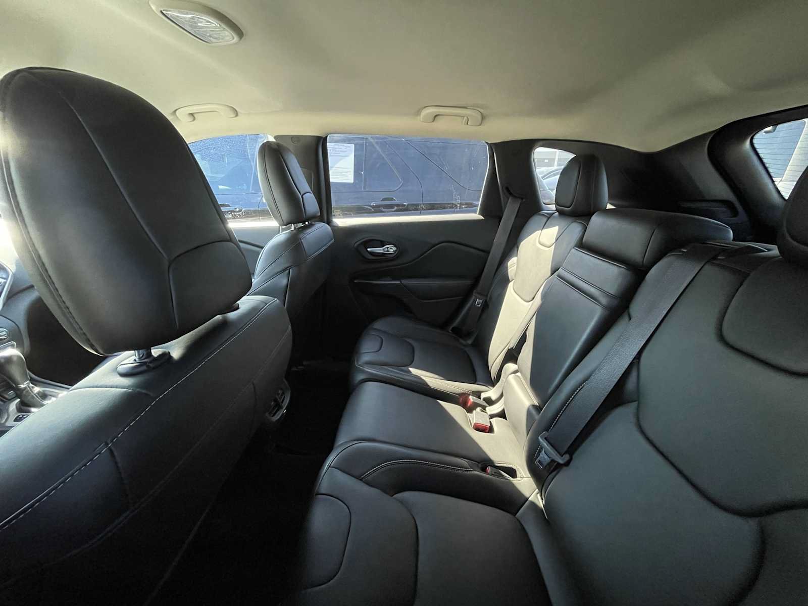 Used 2015 Jeep Cherokee Limited AWD/4WD image 10