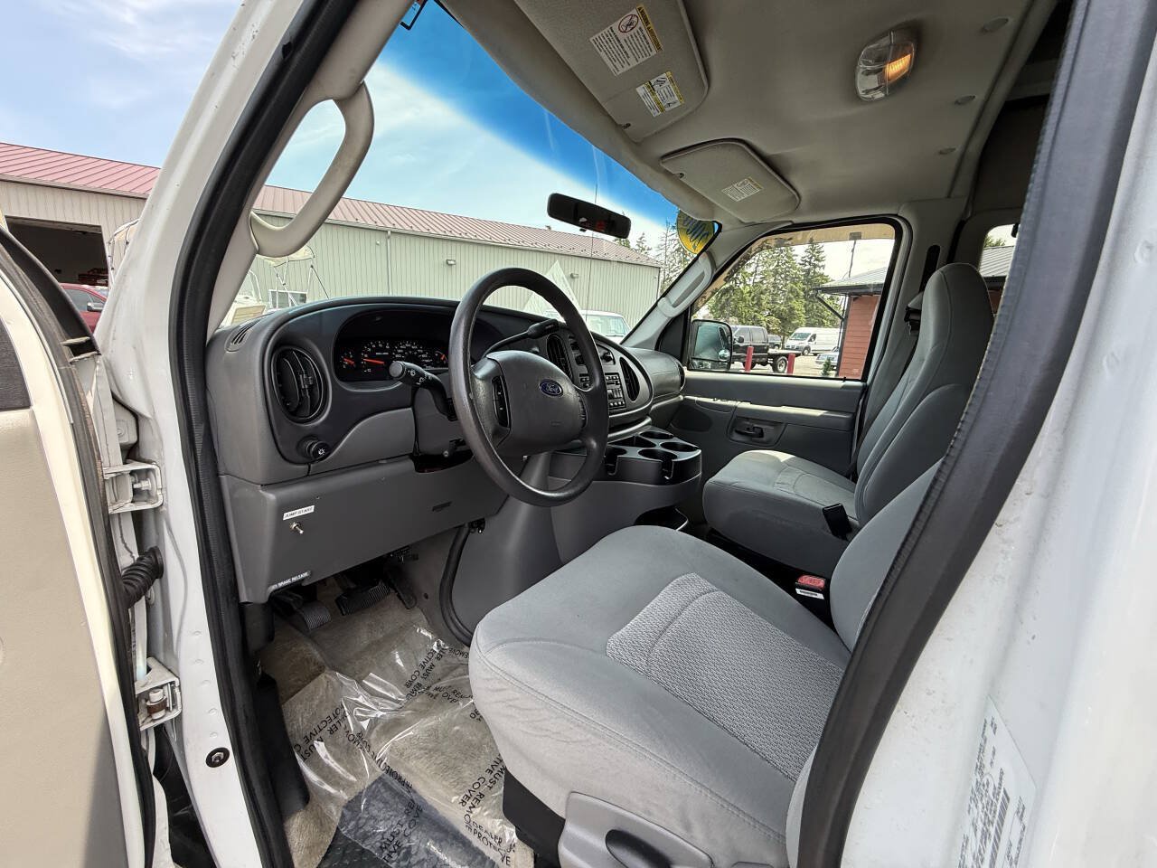 Used 2006 Ford E-350 and Econoline 350 XL RWD image 9