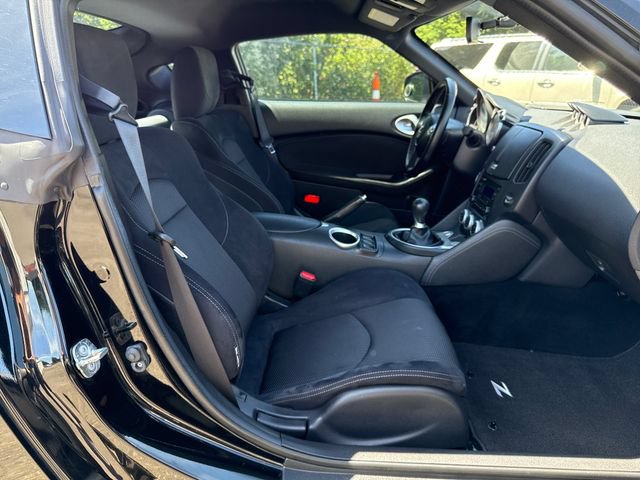 Used 2017 Nissan 370Z Coupe RWD image 9
