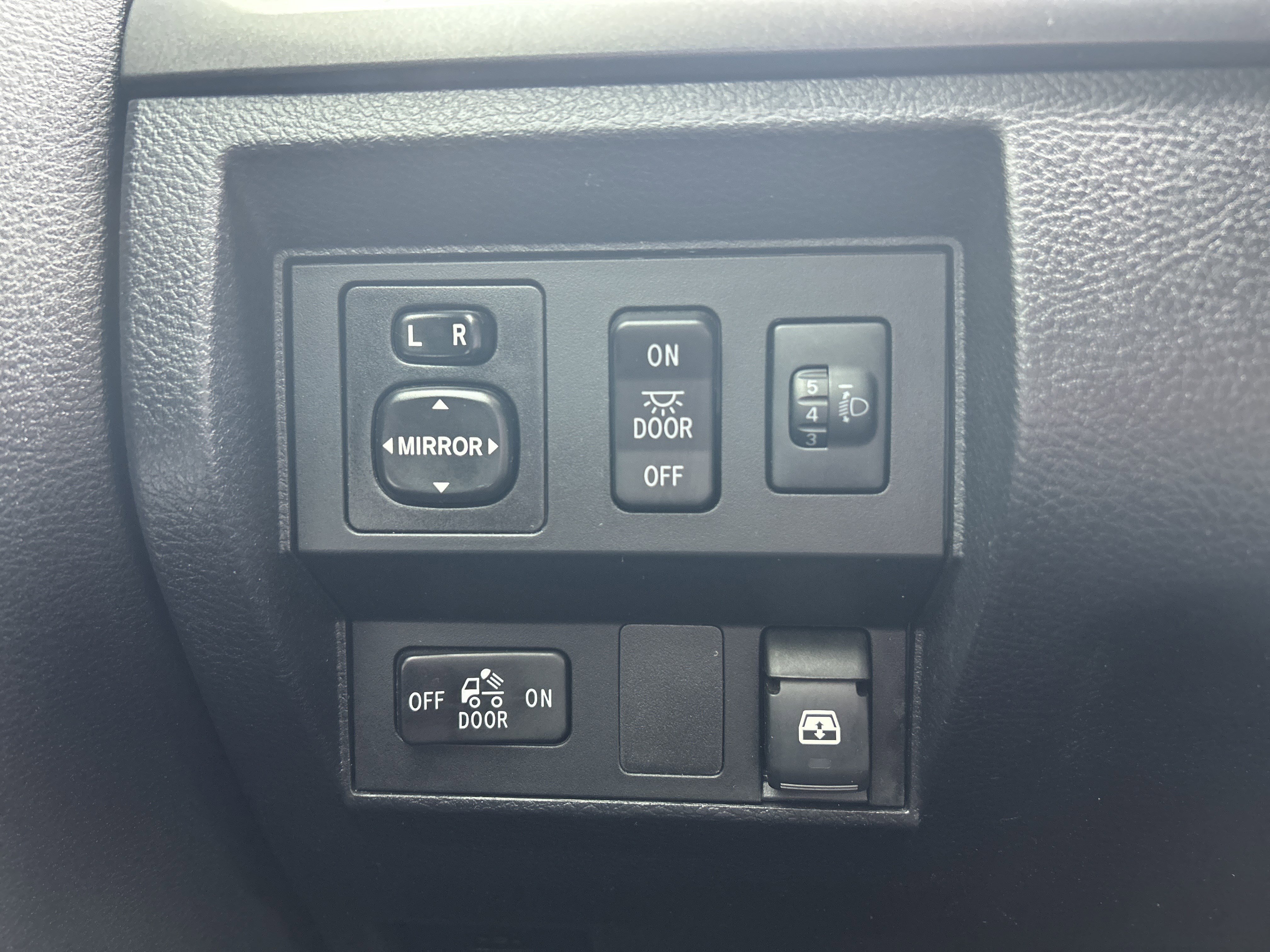 Used 2017 Toyota Tundra SR5 w/ TRD Off Road Package image 12