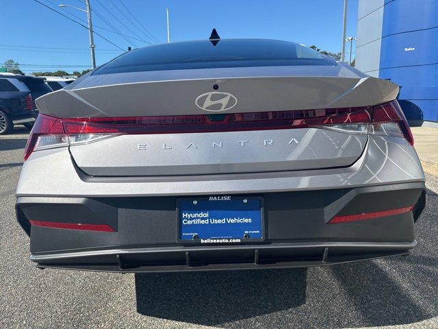 Certified 2025 Hyundai Elantra SE image 9