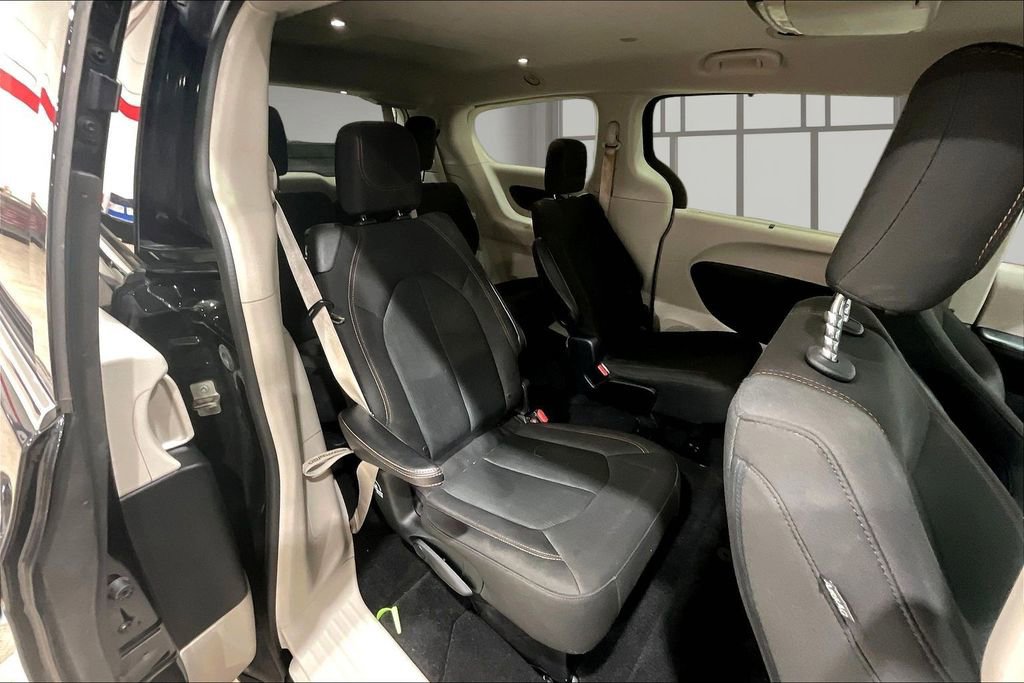 Used 2018 Chrysler Pacifica Touring Plus image 27