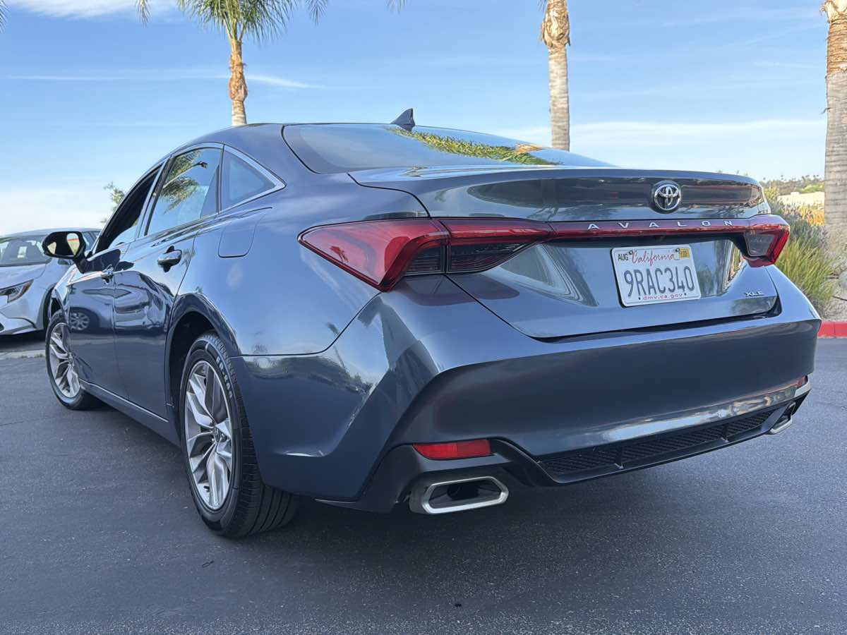Used 2022 Toyota Avalon XLE image 6