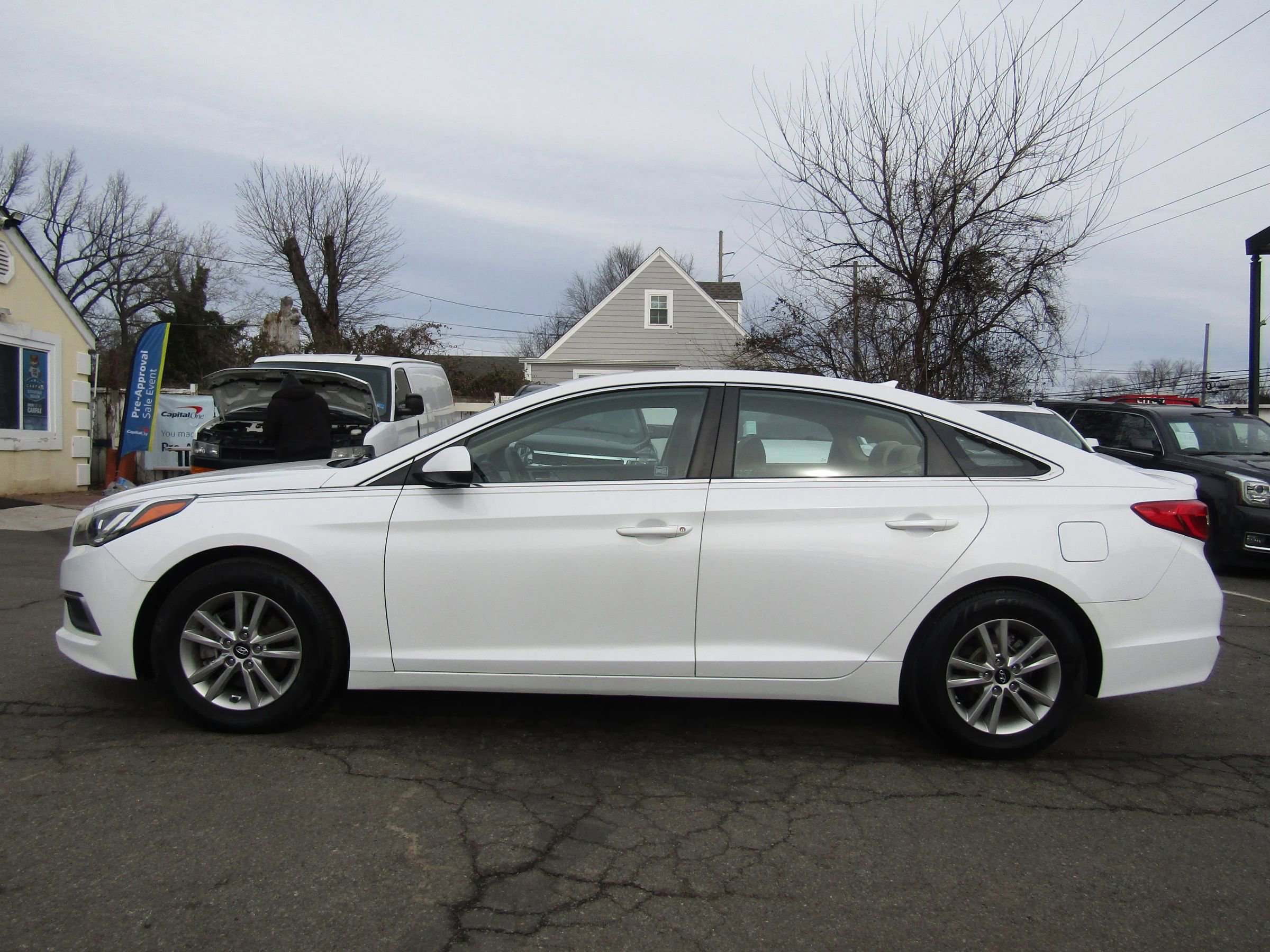 Used 2017 Hyundai Sonata SE w/ Cargo Package image 6
