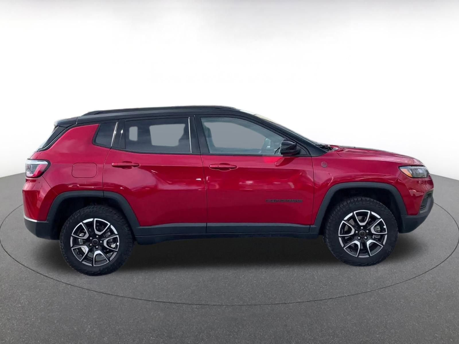 Used 2025 Jeep Compass Trailhawk image 16