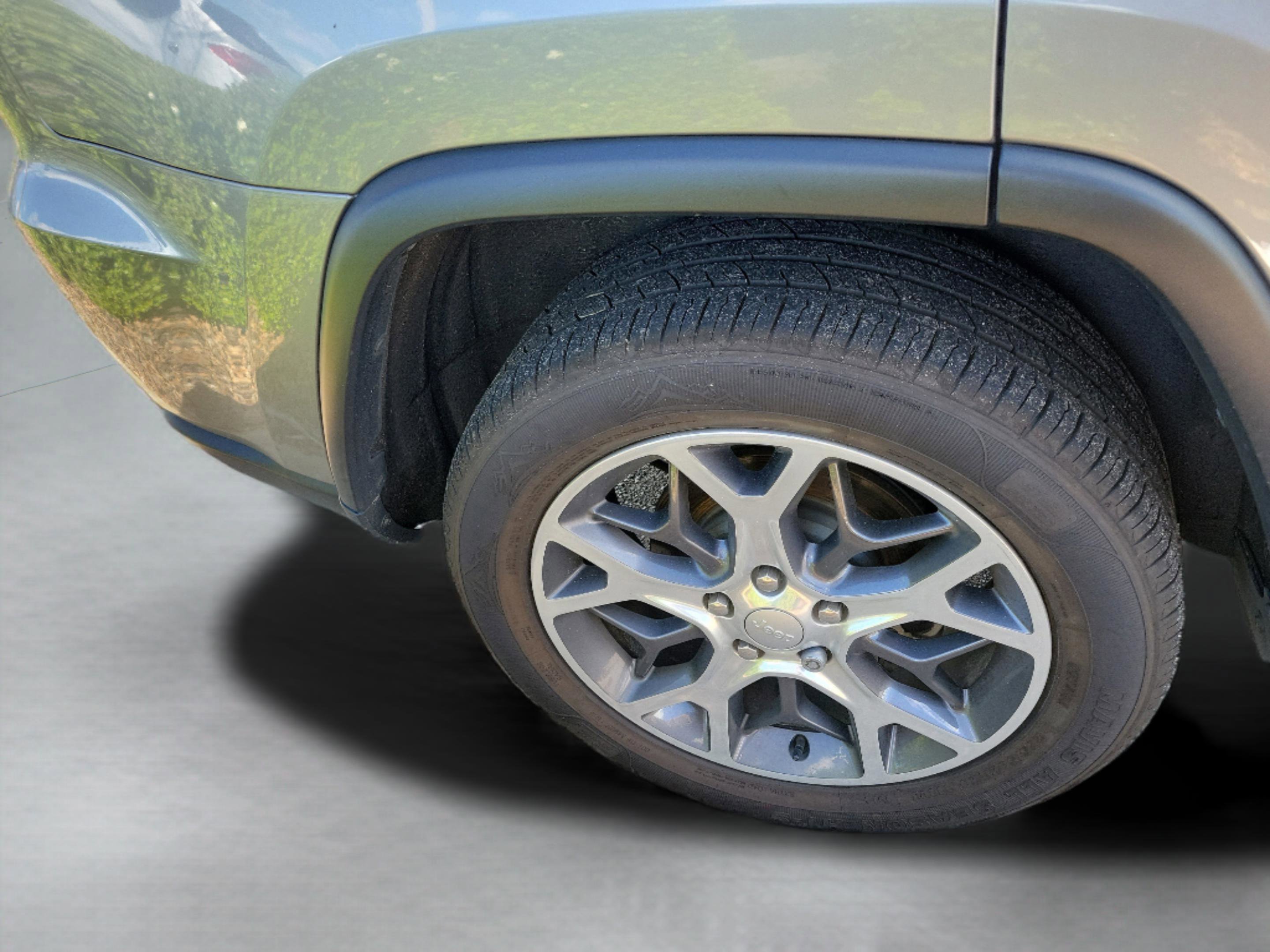 Used 2019 Jeep Grand Cherokee Limited image 27