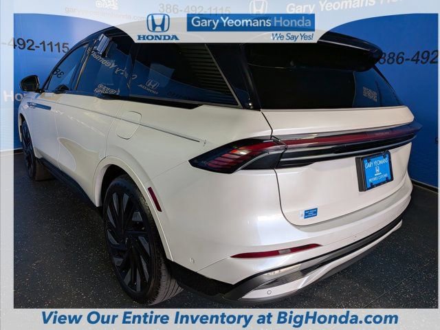Used 2024 Lincoln Nautilus Reserve w/ Equipment Group 203A AWD/4WD image 8