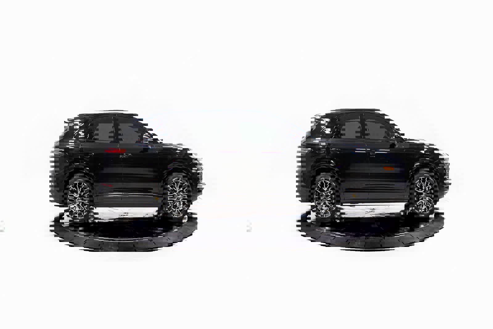 Certified 2023 Porsche Cayenne image 8