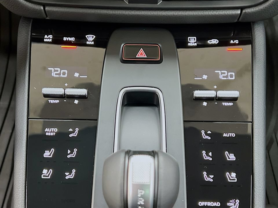 New 2026 Porsche Macan AWD/4WD image 18