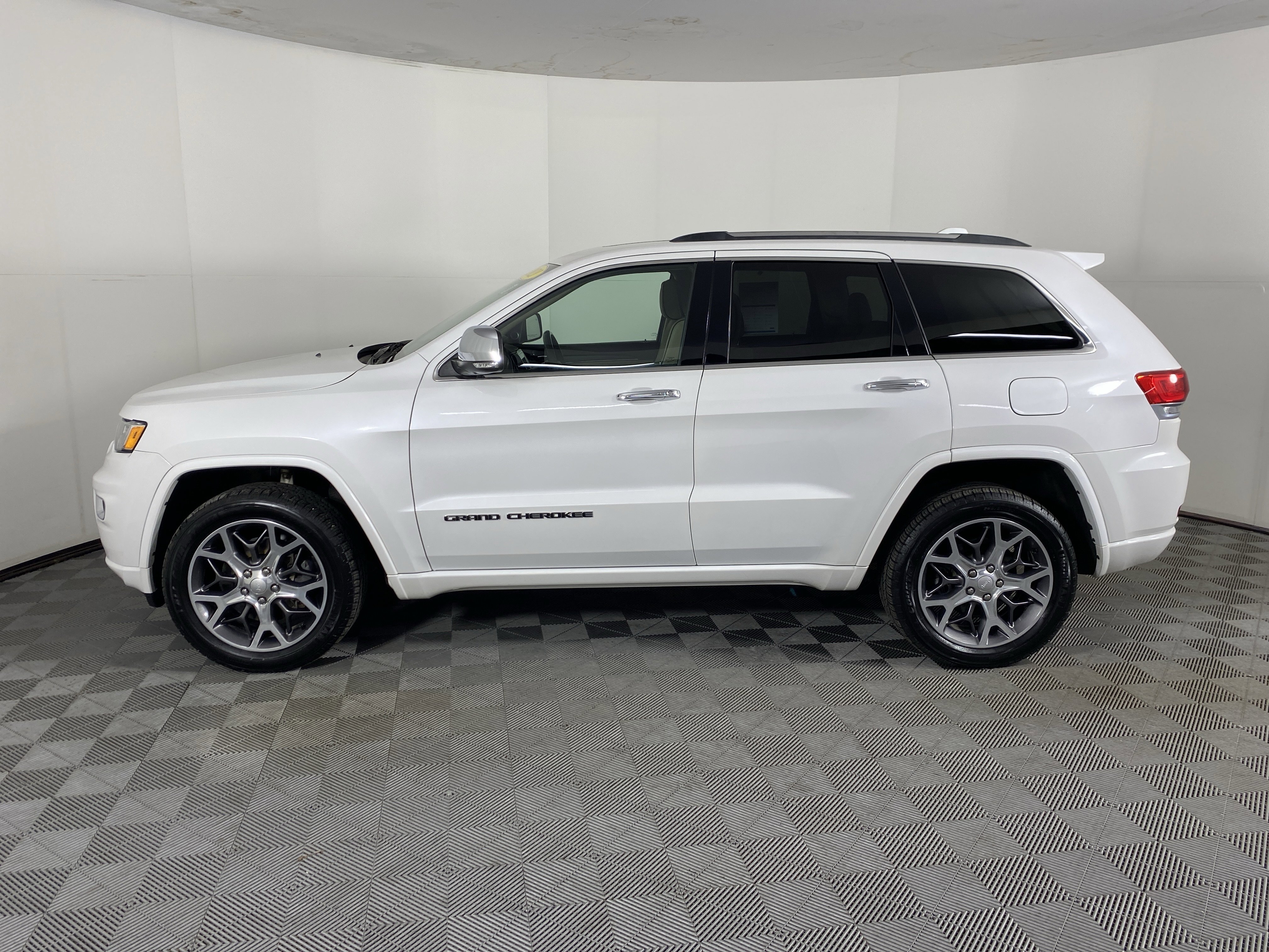Used 2021 Jeep Grand Cherokee Overland image 12