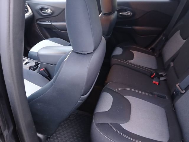 Used 2016 Jeep Cherokee Sport image 35