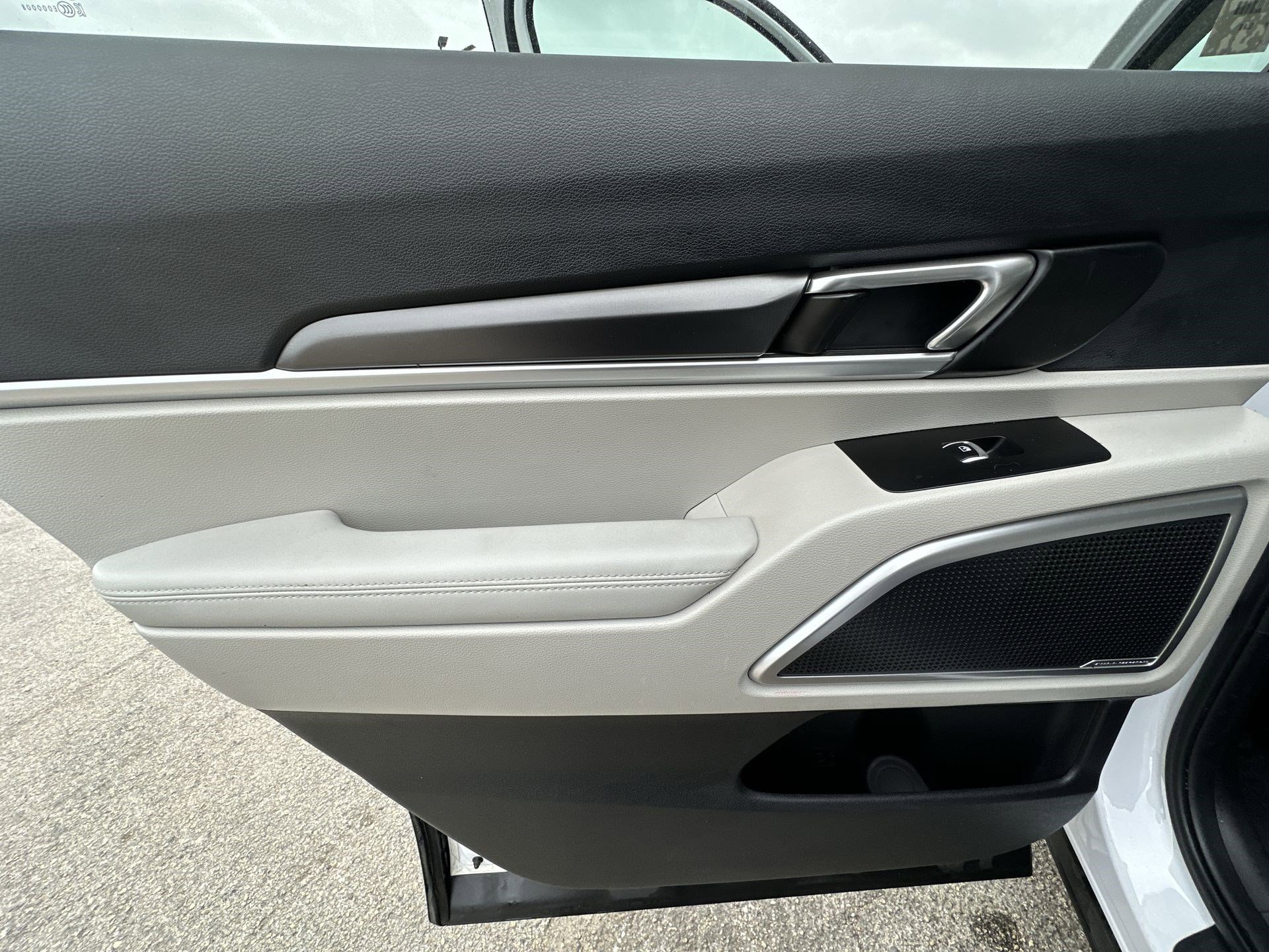 Used 2023 Kia Telluride S image 29