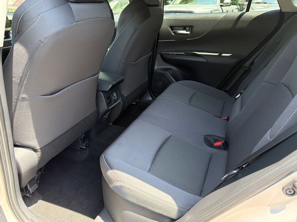 Used 2024 Toyota Venza LE AWD/4WD image 17
