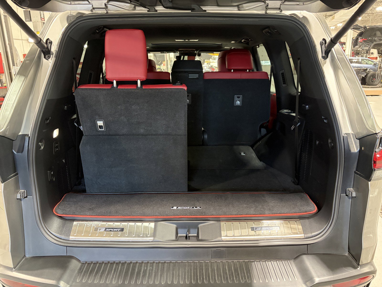Used 2024 Lexus LX 600 F Sport AWD/4WD image 31
