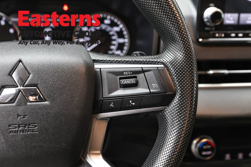 Used 2024 Mitsubishi Outlander ES AWD/4WD image 16