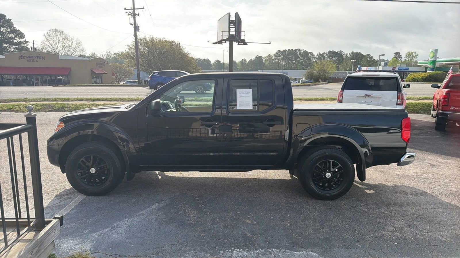 Used 2019 Nissan Frontier SV image 5