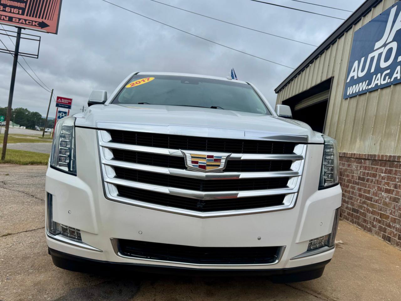 Used 2017 Cadillac Escalade ESV Luxury RWD image 4
