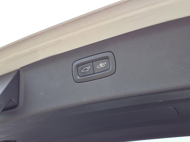 Used 2016 Volvo XC90 T6 Inscription w/ Vision Package image 8