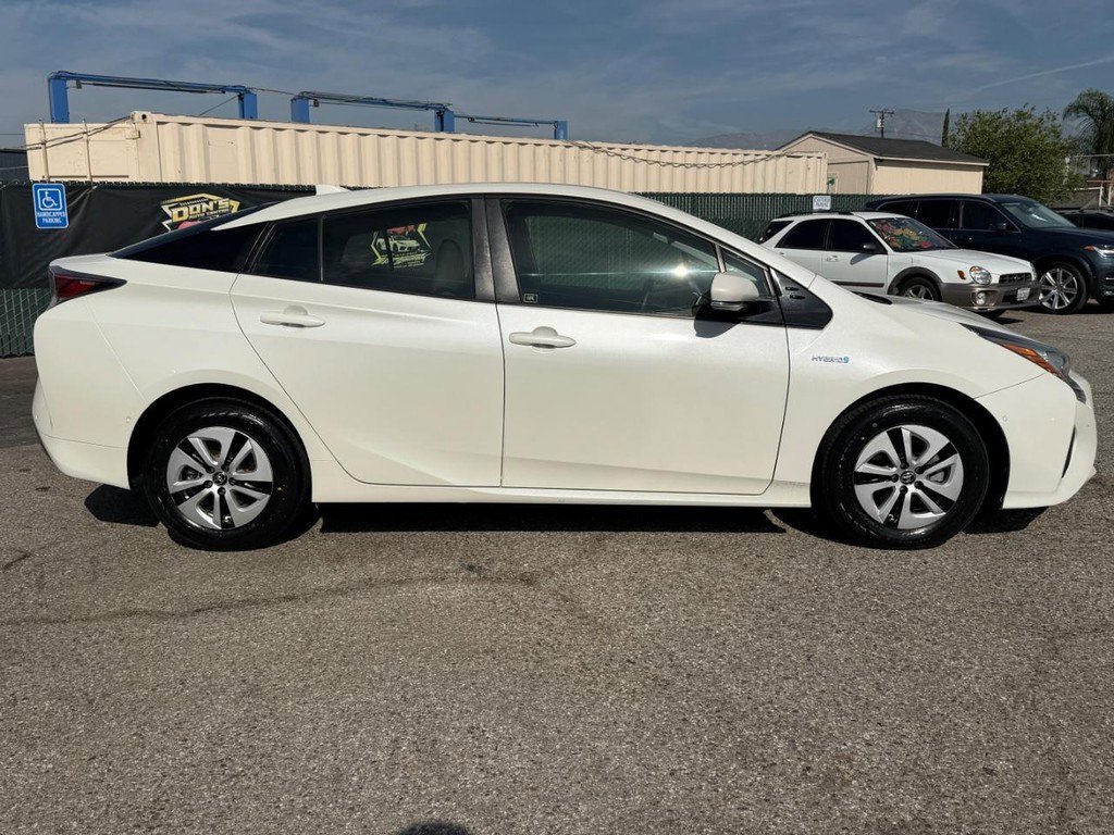 Used 2018 Toyota Prius Two w/ Prius Two Safety Plus Package FWD image 4