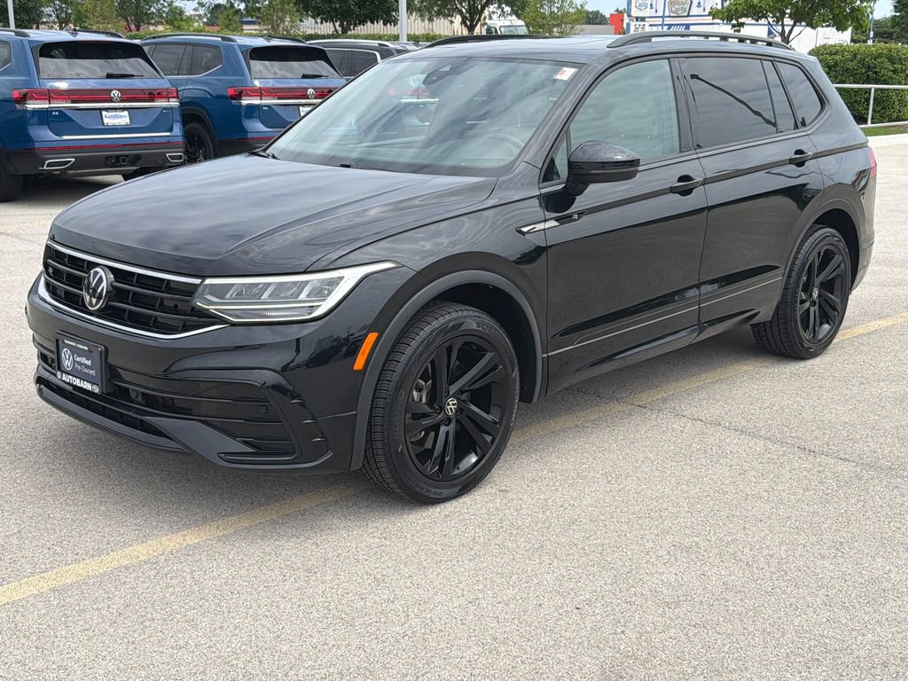 Certified 2023 Volkswagen Tiguan SE R-Line AWD/4WD image 3