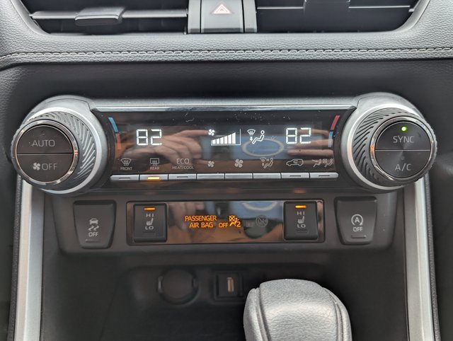 Used 2022 Toyota RAV4 XLE w/ Convenience Package image 25