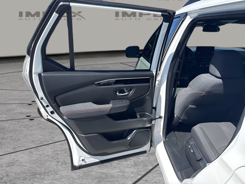 Used 2025 Honda Pilot Sport image 26