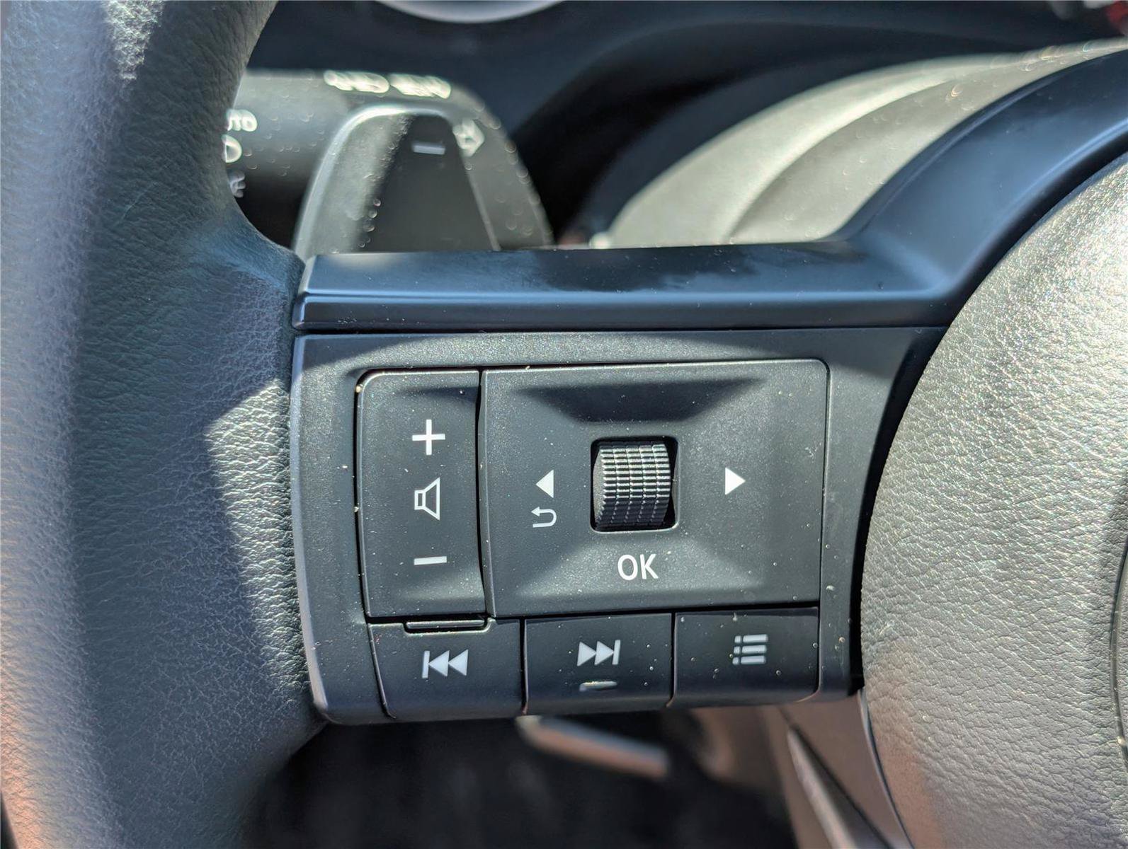 Used 2024 Nissan Rogue S AWD/4WD image 20