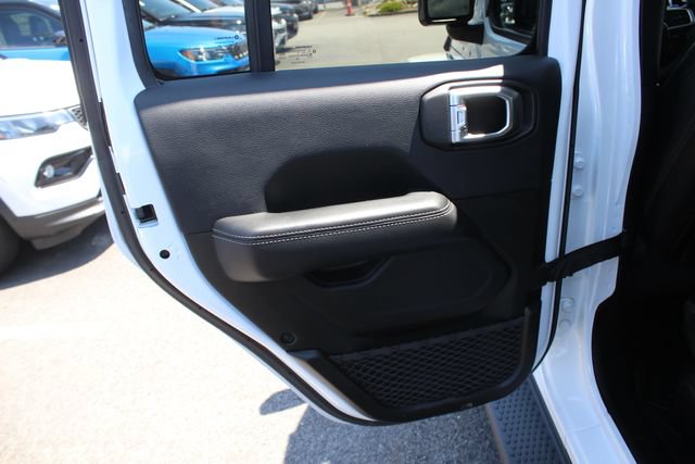 Used 2018 Jeep Wrangler Unlimited Sahara w/ Dual Top Group AWD/4WD image 43