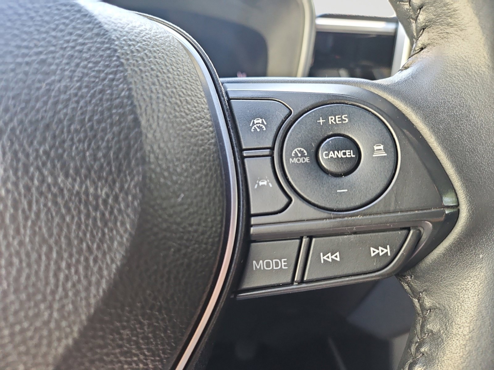Used 2025 Toyota Corolla Cross AWD Hybrid w/ Convenience Package image 29