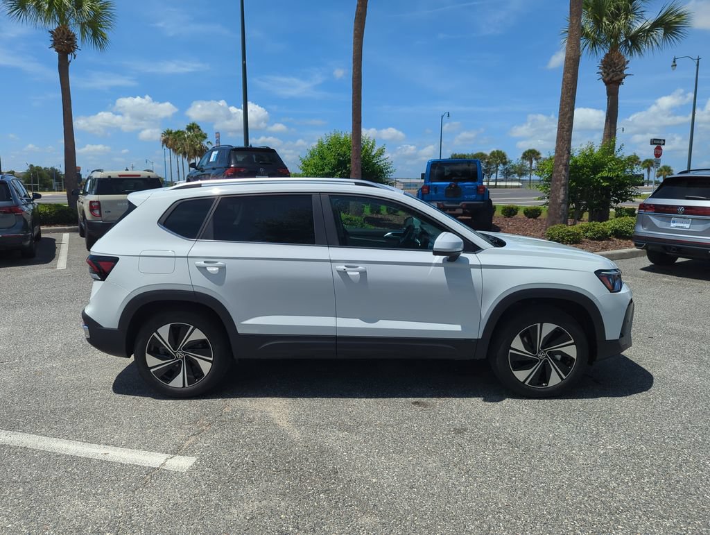 New 2026 Volkswagen Taos SE AWD/4WD image 3
