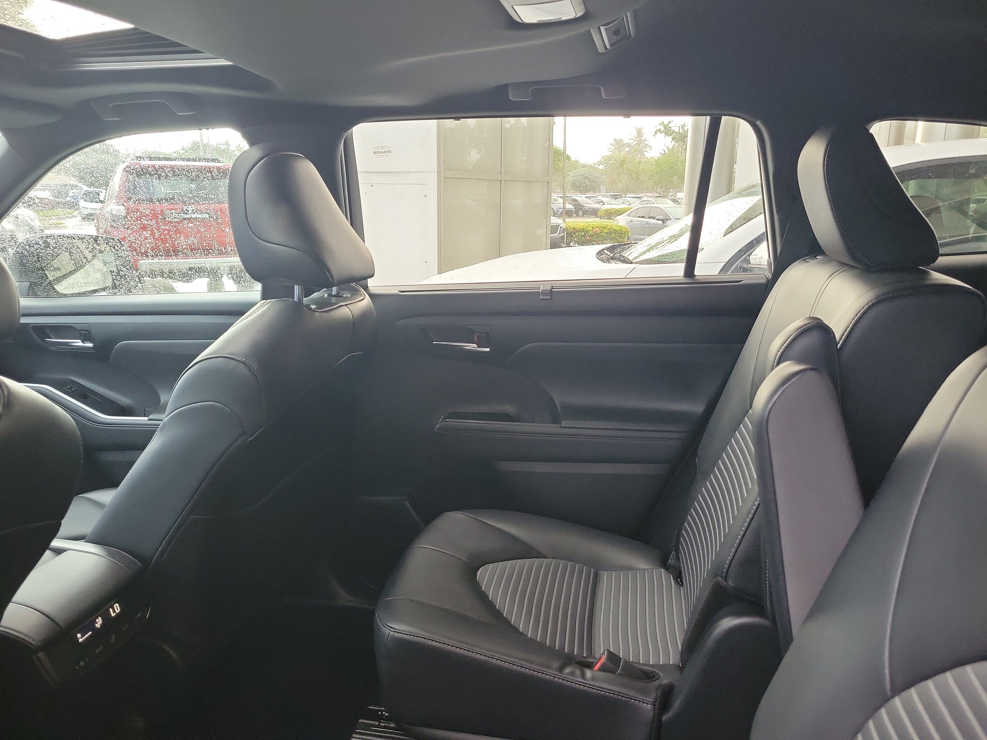 Used 2024 Toyota Highlander XSE FWD image 15