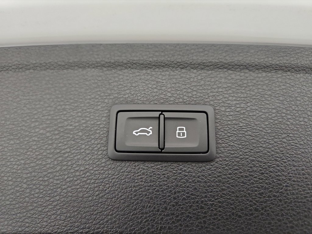 Used 2023 Audi Q5 2.0T Premium w/ Convenience Package image 40