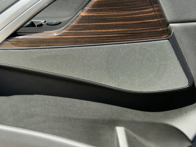 Certified 2025 BMW X6 xDrive40i w/ Climate Comfort Package image 20