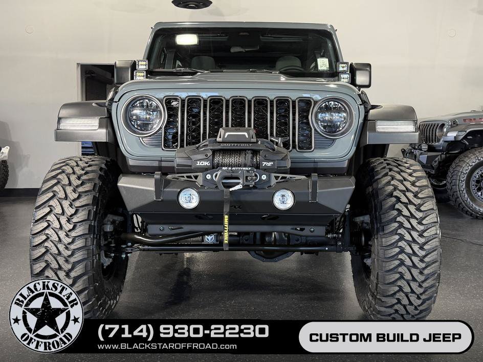 Used 2025 Jeep Wrangler Unlimited Rubicon w/ Convenience Group AWD/4WD image 3