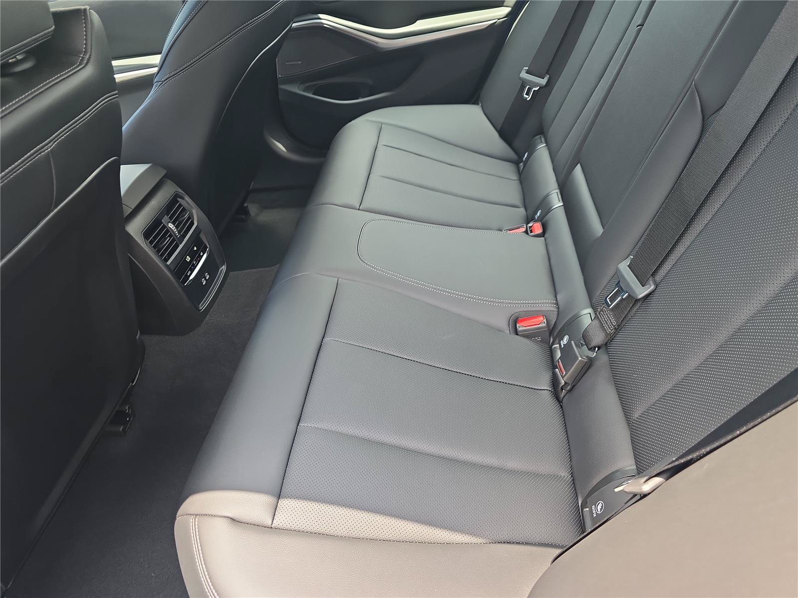 Used 2025 BMW M340i RWD image 14