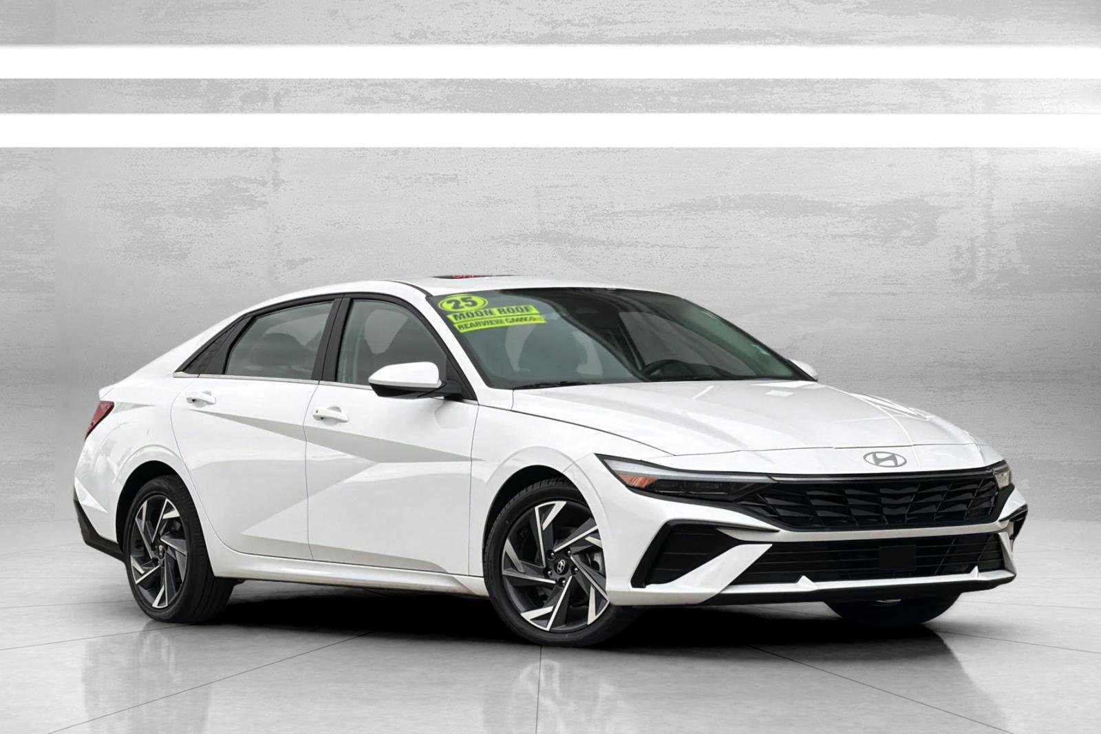 Used 2025 Hyundai Elantra SEL image 2