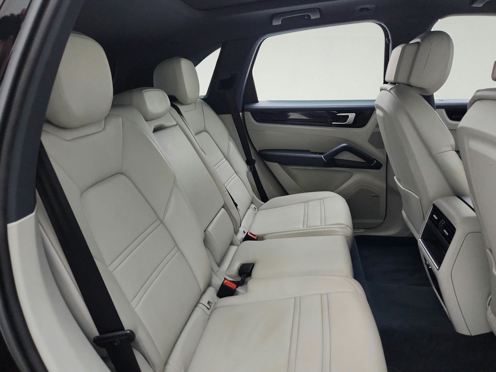 Used 2021 Porsche Cayenne AWD/4WD image 32
