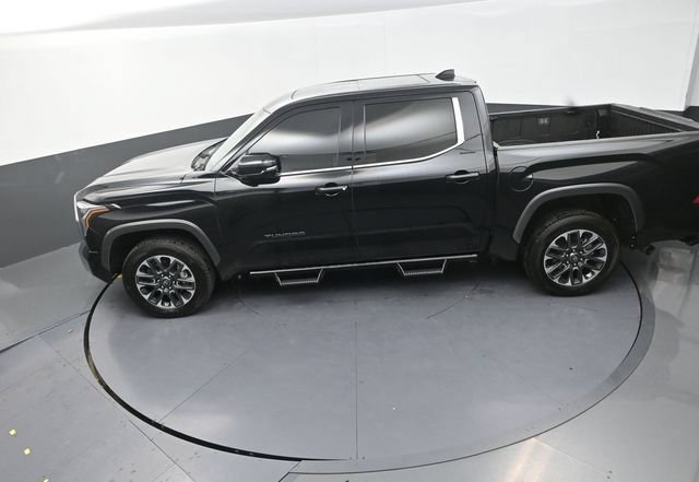 Used 2025 Toyota Tundra Limited AWD/4WD image 15