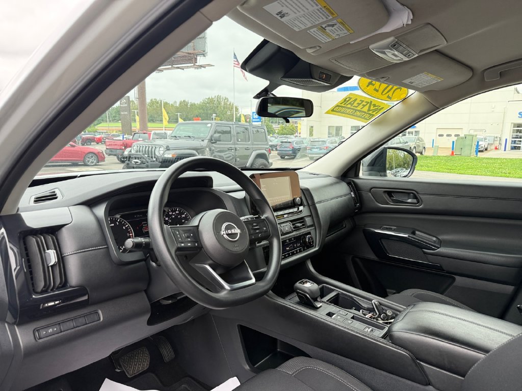 Used 2024 Nissan Pathfinder S FWD image 30