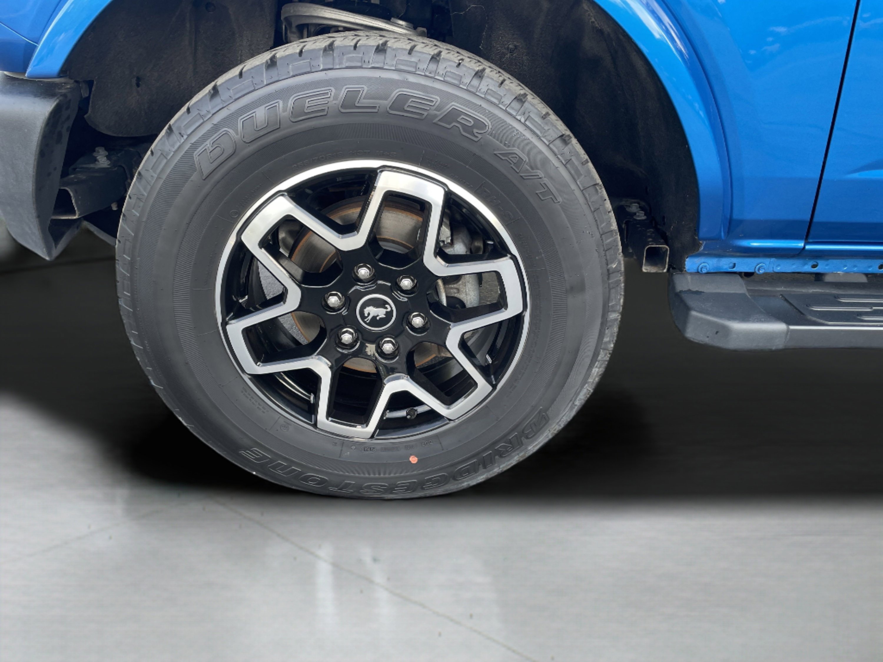 Used 2023 Ford Bronco Outer Banks image 9
