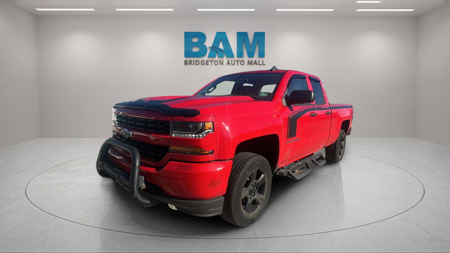 Used 2018 Chevrolet Silverado 1500 Custom w/ Custom Value Package image 3