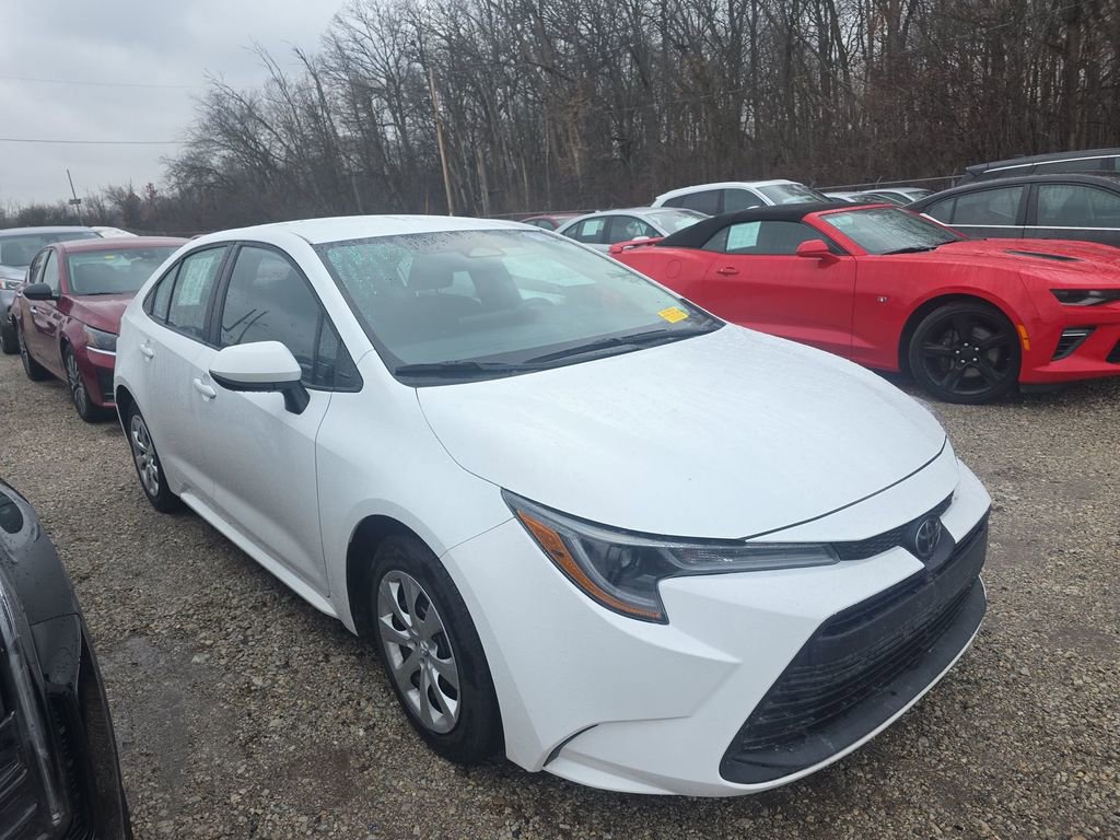 Used 2024 Toyota Corolla LE image 3