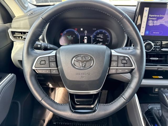Used 2024 Toyota Highlander Platinum image 15