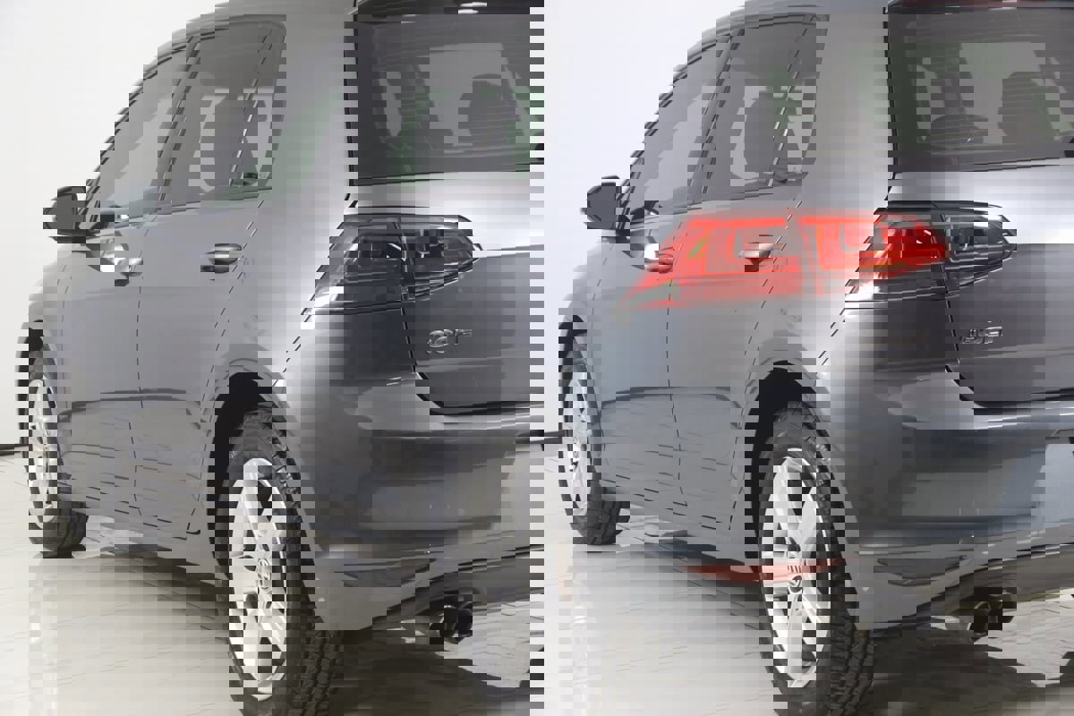 Used 2017 Volkswagen Golf Wolfsburg Edition image 22