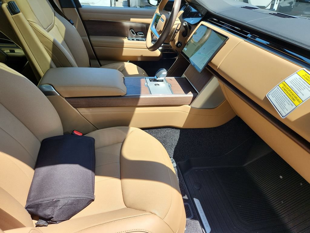 New 2026 Land Rover Range Rover Long Wheelbase SE AWD/4WD image 3