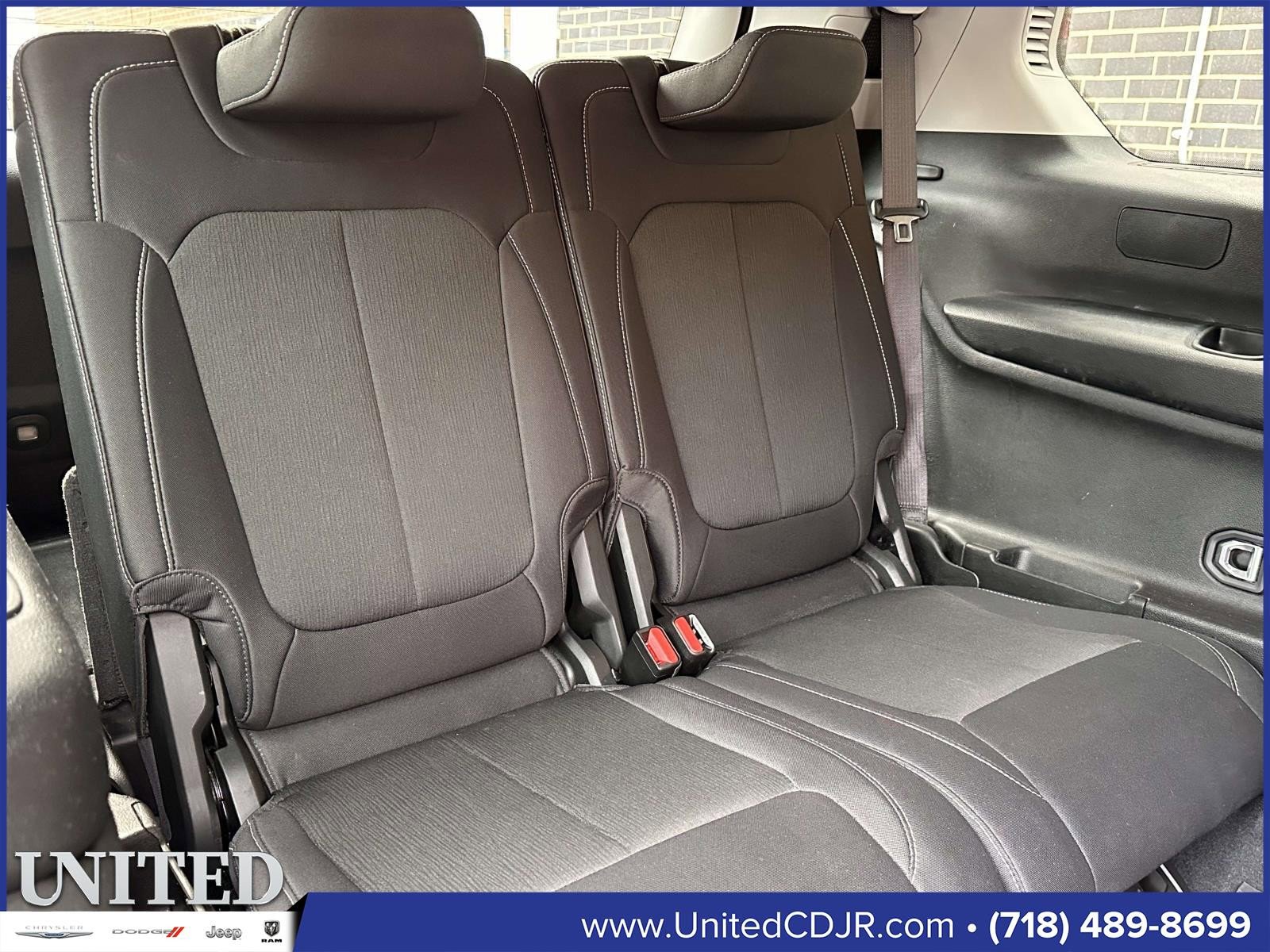Used 2023 Jeep Grand Cherokee L Laredo image 18
