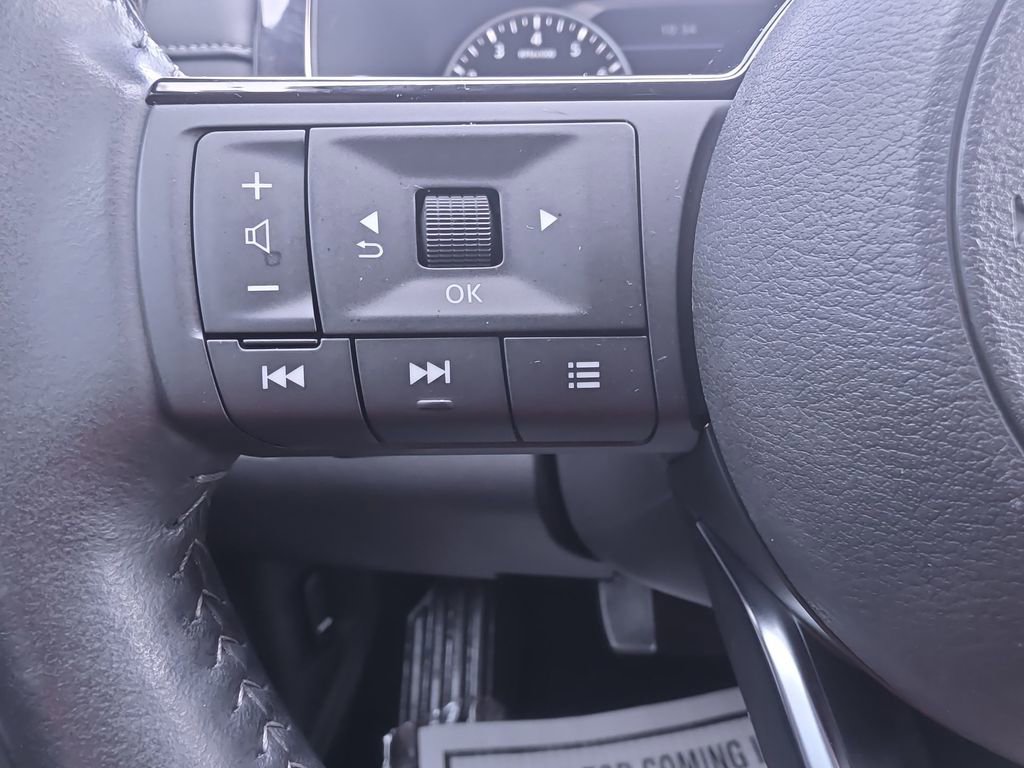 Used 2023 Nissan Pathfinder SL w/ Black Appearance Package image 21