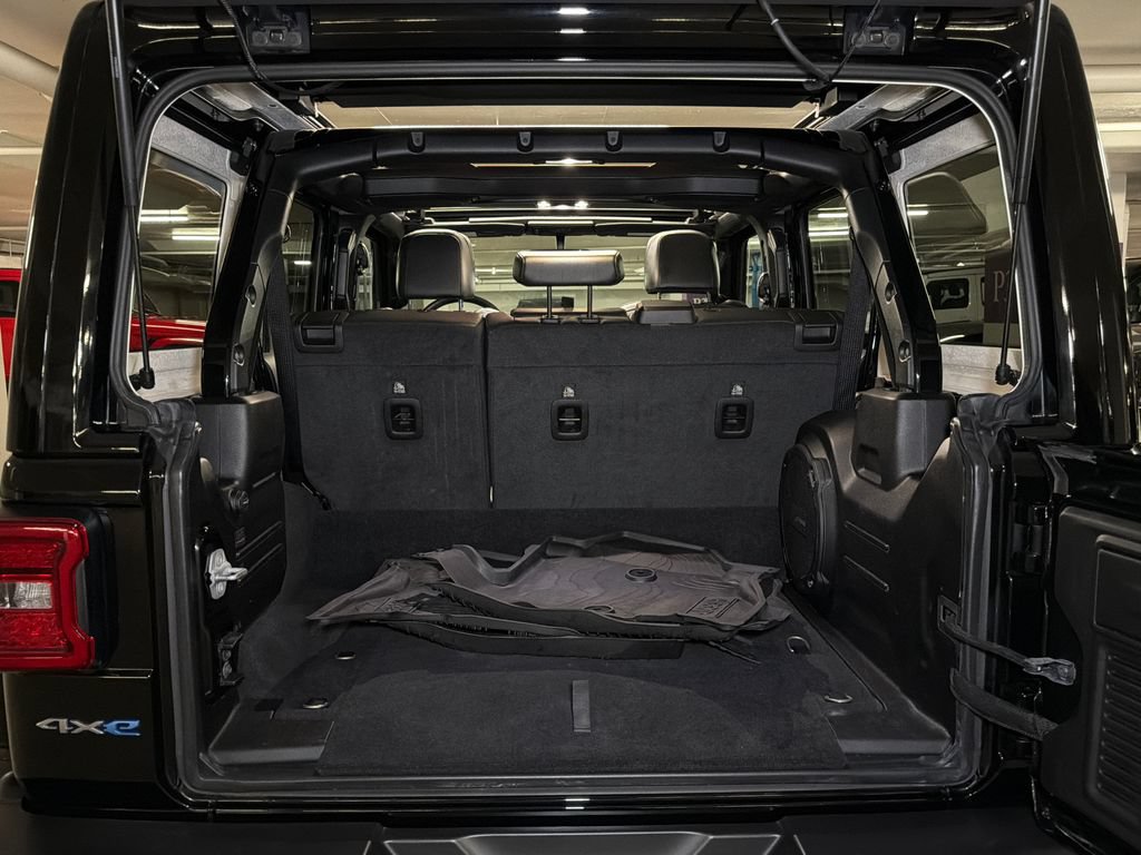 Used 2023 Jeep Wrangler Unlimited Sahara w/ Cold Weather Group AWD/4WD image 6